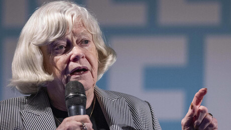 Ex-ministra britânica Ann Widdecombe é assassinada em sua casa