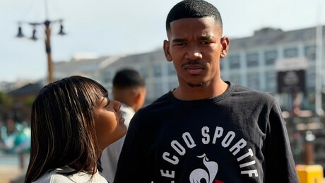 Companheira de Jayden Adams presta homenagem emocionante após morte do jogador sul-africano