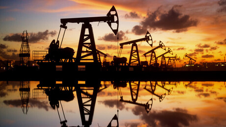 Petróleo Brent dispara após troca de ataques entre EUA e Irã