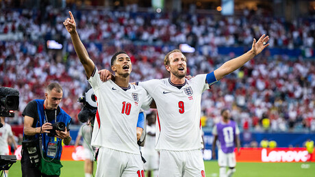 Por que jogadores e torcida da Inglaterra cantam 'Wonderwall' após cada vitória