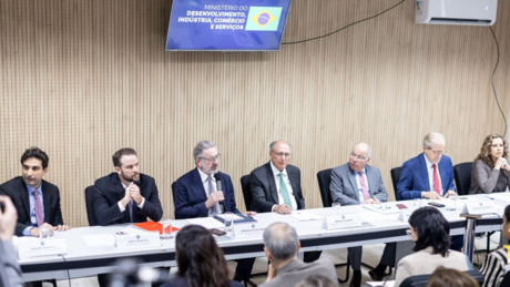 Ao reagir ao tarifaço dos EUA, Brasil diz que 47 países demonstraram interesse no Pix