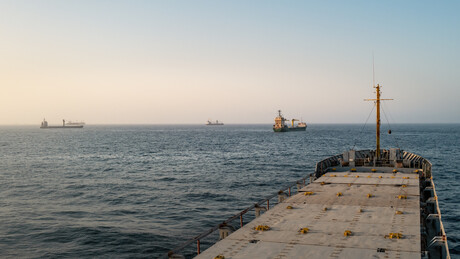 Petroleiro atingido por míssil perto de Omã