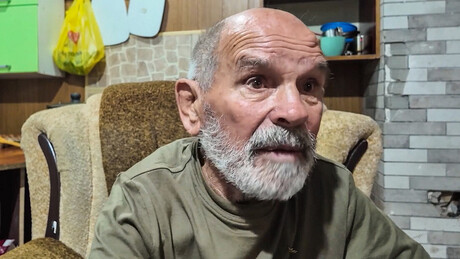 Idoso resgata e esconde soldados russos feridos durante combates em Donbass