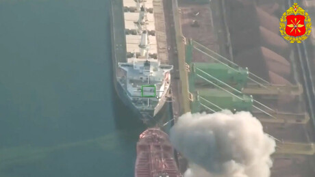 Rússia atinge com drones três navios que transportavam carga militar em portos ucranianos