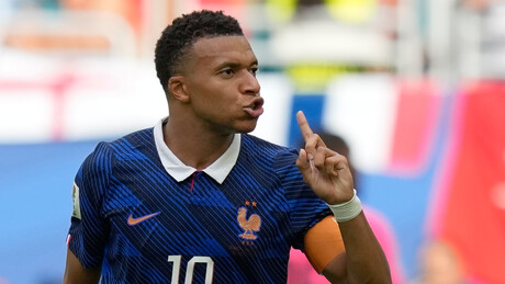 Mbappé manda mensagem a Messi após superar o argentino em recorde de gols na Copa