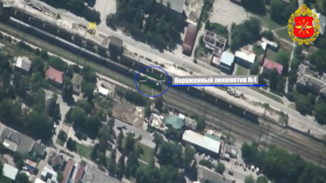 Drone russo atinge locomotiva ucraniana transportando equipamento militar