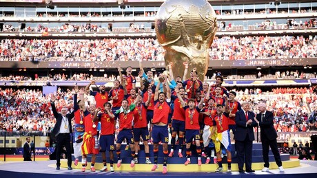 FOTOS: Trump festeja vitória da Espanha na Copa