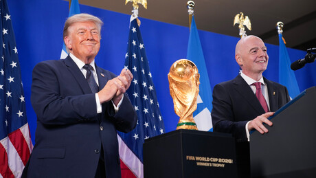 Trump é vaiado antes da entrega do troféu da Copa