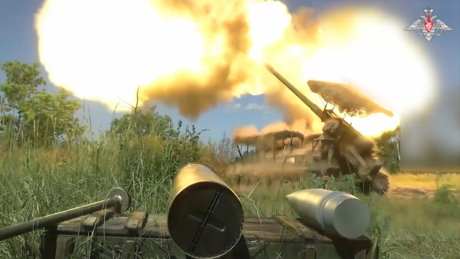 VÍDEO: Artilharia e drones russos destroem posições ucranianas
