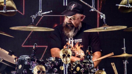 Morre o baterista Claudio 'Pato' Strunz, figura histórica do heavy metal latino-americano