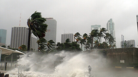 Tempestade Bertha ameaça três estados dos EUA com inundações e maré 'com risco de vida'