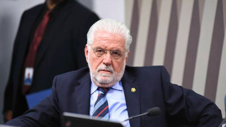 Polícia Federal intima Jaques Wagner para depor em investigação sobre Banco Master