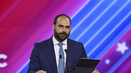 Após processo, PF recomenda demissão de Eduardo Bolsonaro; entenda o que acontece agora