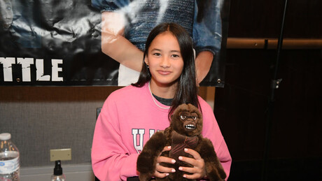 Atriz de 'Godzilla vs. Kong' morre aos 18 anos em acidente de carro