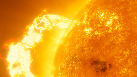 Sol registra maior erupção em duas semanas e aumenta risco de tempestades geomagnéticas