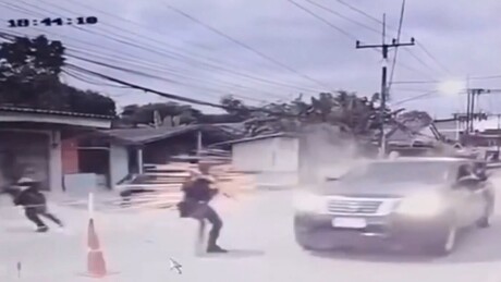 VÍDEO CHOCANTE: Brutal ataque armado contra posto de controle na Tailândia