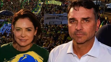 Flávio Bolsonaro publica vídeo pedindo desculpas a Michelle, que curte a postagem