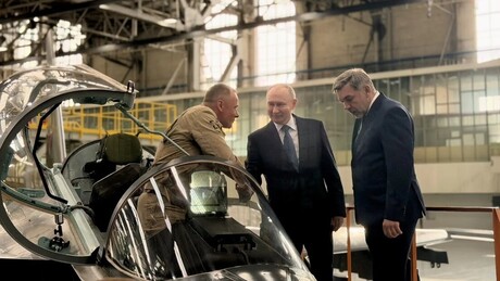 VÍDEO: Putin visita fábrica onde é produzido o jato comercial '100% made in Russia'