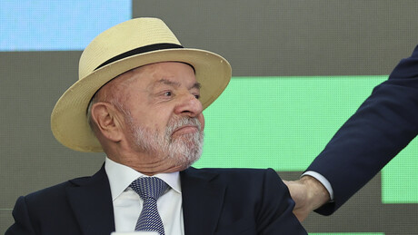 Lula diz que 'ninguém mete o bedelho' nas eleições do Brasil