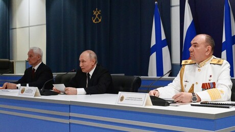 'Elemento-chave da segurança da Rússia': Putin se reúne com comandantes e destaca papel da Marinha