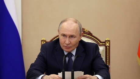 'Como aranhas em um frasco': Putin comenta corrupção na cúpula da Ucrânia