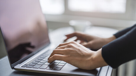 Executiva é demitida na Rússia por enviar documentos confidenciais para inteligência artificial