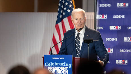 Biden faz tratamento contra câncer metastático que atingiu os ossos, diz jornal