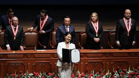 A volta do clã Fujimori ao poder: Keiko assume presidência do Peru em cenário de forte divisão