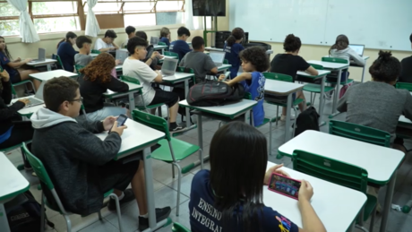 Proteção digital a custo da liberade? Nova lei brasileira regula o acesso de menores às redes