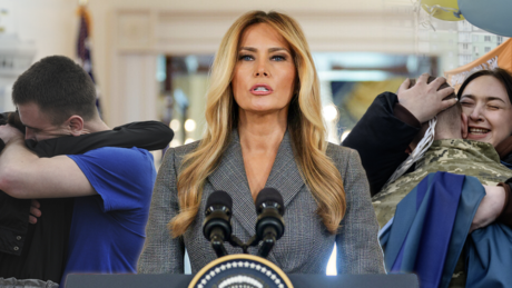 O papel discreto de Melania Trump na reunificação de famílias russas e ucranianas