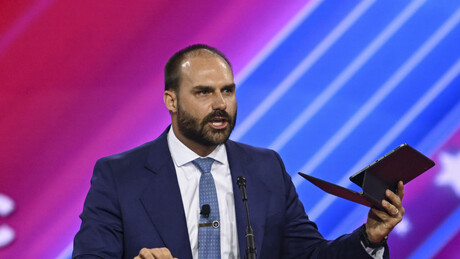 Eduardo Bolsonaro desiste de concorrer nas eleições de 2026