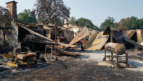 Revolta na França: moradores que perderam casas em incêndio denunciam abandono pelas autoridades