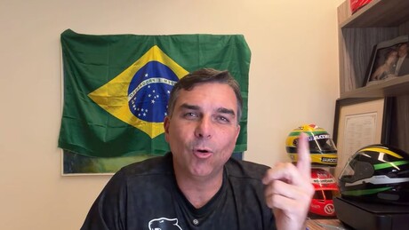 Flávio Bolsonaro diz que Jair não sabia do vídeo de IA e defende uso: 'Nós estudamos a legislação'