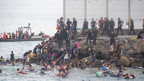 Número de mortos durante entrada em massa de migrantes em Ceuta sobe para 57