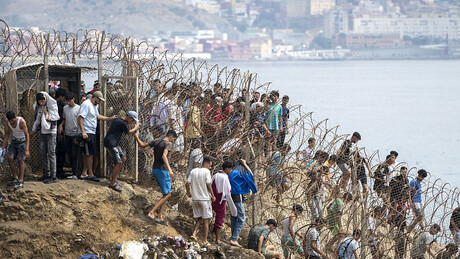 Em meio à crise migratória, Rússia relembra fragilidade de direitos humanos na Espanha