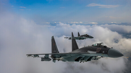 VÍDEOS: Rússia utiliza aviões supersônicos de ponta Su-34 e Su-35S contra forças inimigas