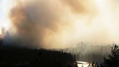 Incêndio de Spokane: fogo consome residências e força evacuação de milhares em Washington, nos EUA