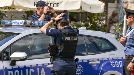 Poloneses espancam ucranianos ouvindo música