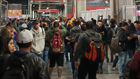 FOTOS: Greve afeta circulação de trens em São Paulo; veja quais linhas foram atingidas