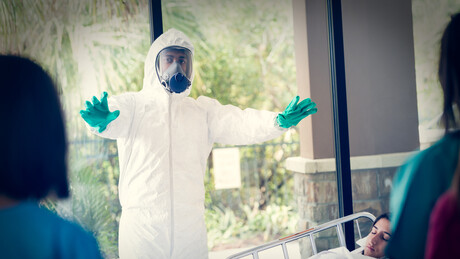 Chefe da OMS visita o epicentro do surto de ebola e anuncia medidas
