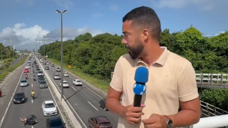 VÍDEO: Acidente chocante é registrado por acaso durante gravação de uma reportagem
