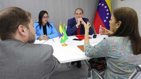 Embaixadora do Brasil se reúne com autoridades da Venezuela