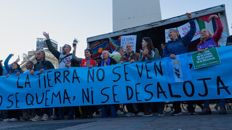 Protestos enormes e confrontos com a polícia: o que está acontecendo na Argentina?