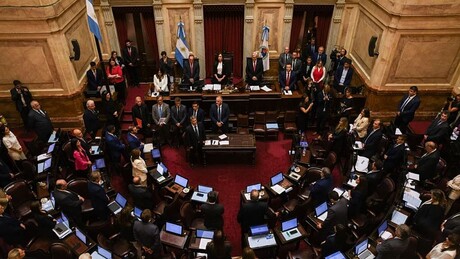 Senado argentino aprova projeto de lei sobre propriedade privada sem venda de terras a estrangeiros.