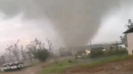VÍDEOS: Muro de presídio cai e cidades do RS sofrem com temporal de até 120 km/h