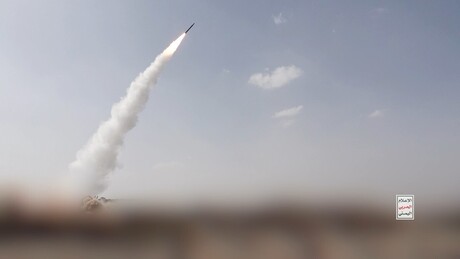 VÍDEO DO ATAQUE dos houthis com mísseis balísticos e drones contra tropas sauditas