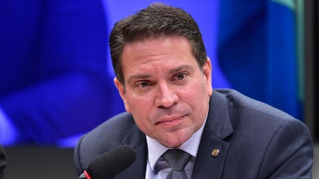 Ramagem quebra silêncio sobre foto com advogado investigado no caso do INSS