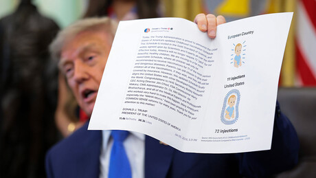 Trump assina ordem reduzindo número de vacinas infantis: 'é uma questão de liberdade'