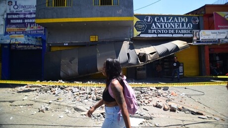 Destroços em prédios de Cali após o terremoto na Colômbia