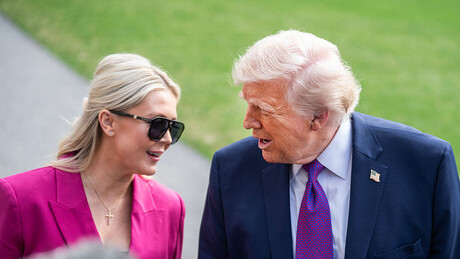 Trump anuncia saída da porta-voz da Casa Branca e diz 'entender totalmente' sua decisão